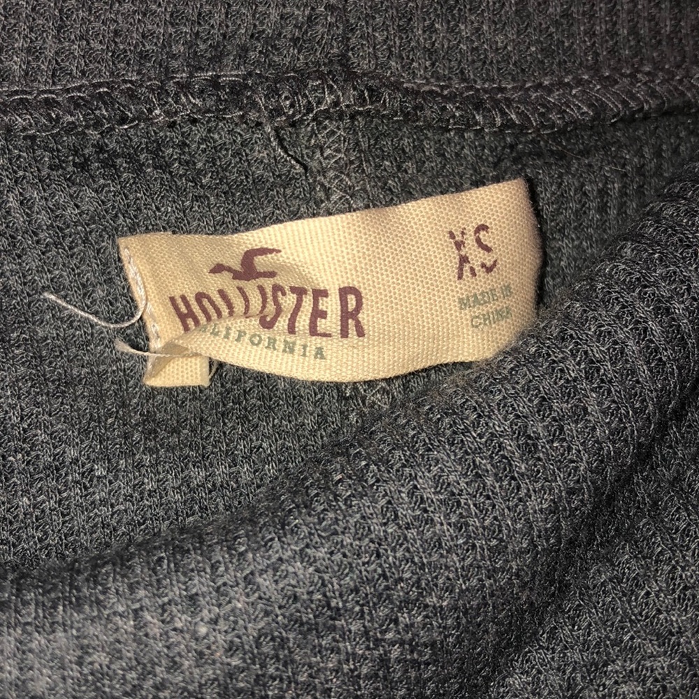Hollister Off the Shoulder Sweater - Picture 4 of 4